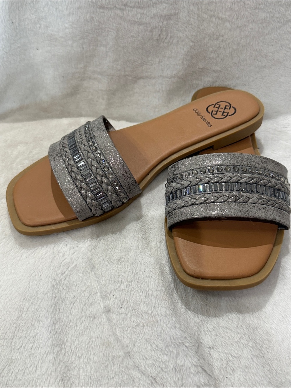 Daisy Fuentes Silver Beaded Slide Sandals